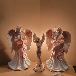 BEAUTIFUL VINTAGE BUNDLE TWO 18" PRAYING ANGELS AND A 13.5" TABLE LAMP